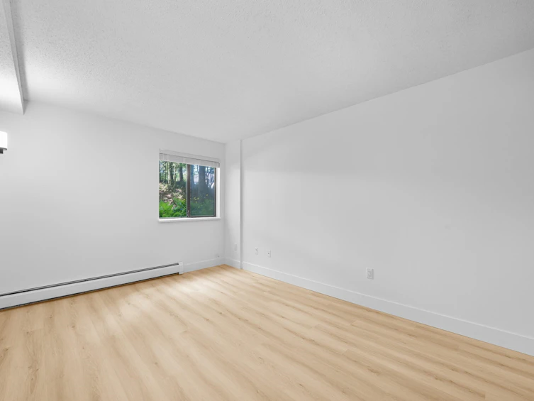 111-10698 151a Street, Surrey, BC, V3R 8T5 - 15