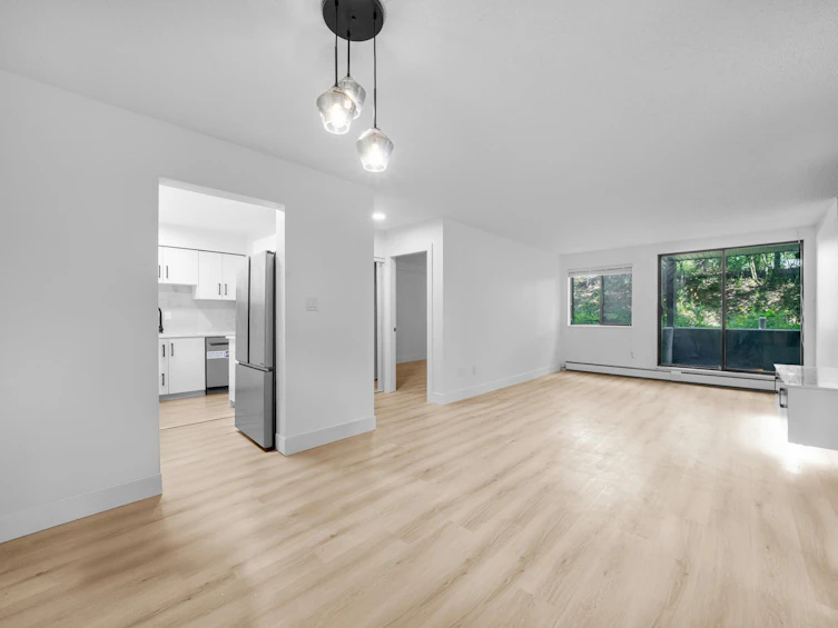 111-10698 151a Street, Surrey, BC, V3R 8T5