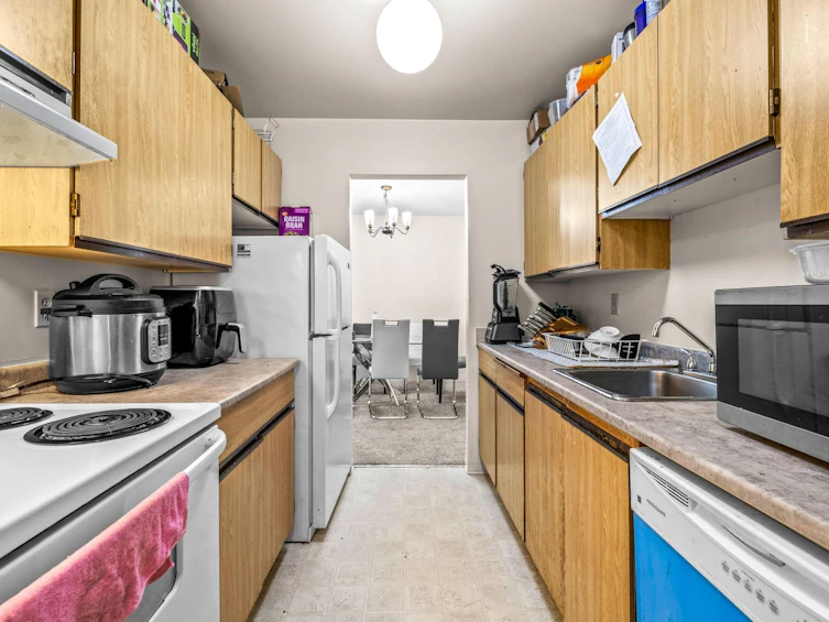 211-8400 Lansdowne Road, Richmond, BC, V6X 3G3 - 10
