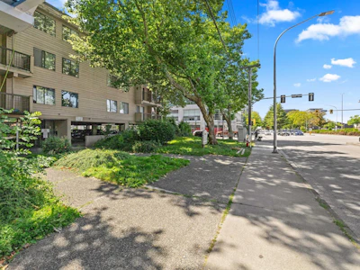211-8400 Lansdowne Road - 3