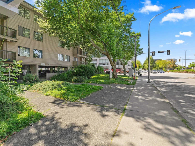 211-8400 Lansdowne Road, Richmond, BC, V6X 3G3 - 3
