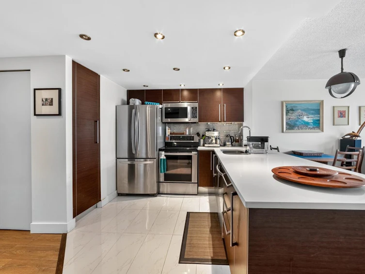 801-1500 Howe Street, Vancouver, BC, V6Z 2M8 - 6