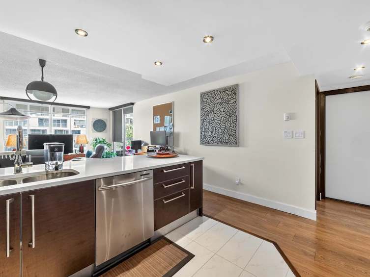 801-1500 Howe Street, Vancouver, BC, V6Z 2M8 - 2