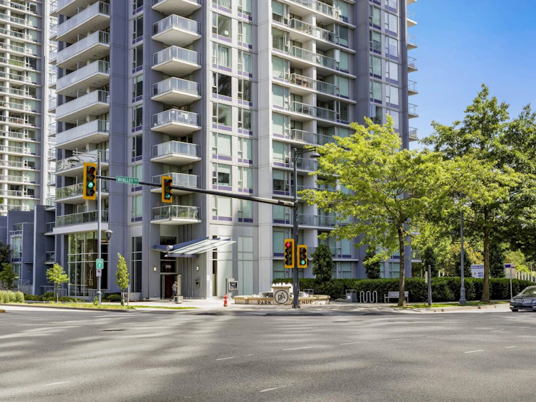 807-13696 100 Avenue, Surrey, BC, V3T 0L5 - 2