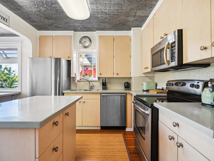 4533 W 8th Avenue, Vancouver, BC, V6R 2A4 - 10