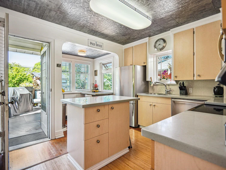 4533 W 8th Avenue, Vancouver, BC, V6R 2A4 - 9