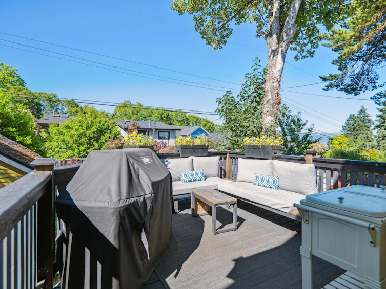 4533 W 8th Avenue, Vancouver, BC, V6R 2A4 - 4