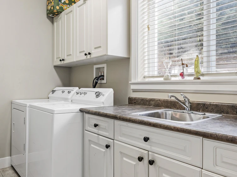 35527 Zanatta Place, Abbotsford, BC, V3G 0B4 - 27