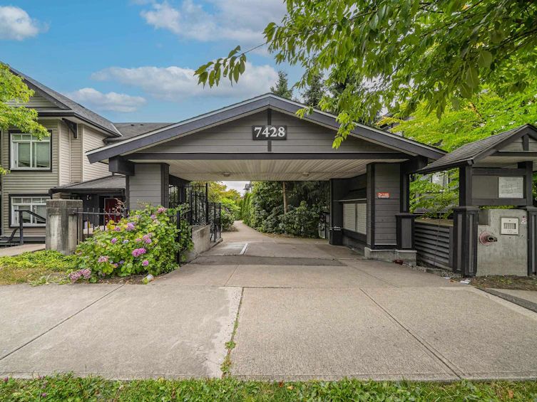24-7428 14th Avenue, Burnaby, BC, V3N 0C2