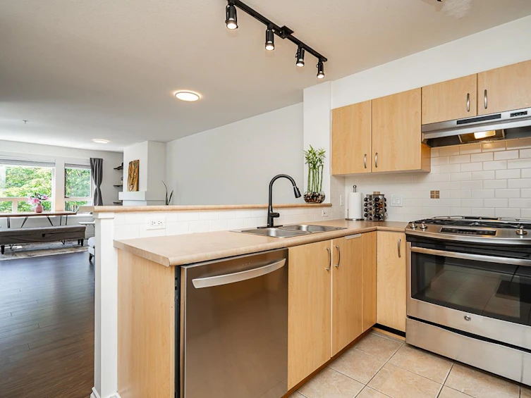 217-801 Klahanie Drive, Port Moody, BC, V3H 5K4 - 4