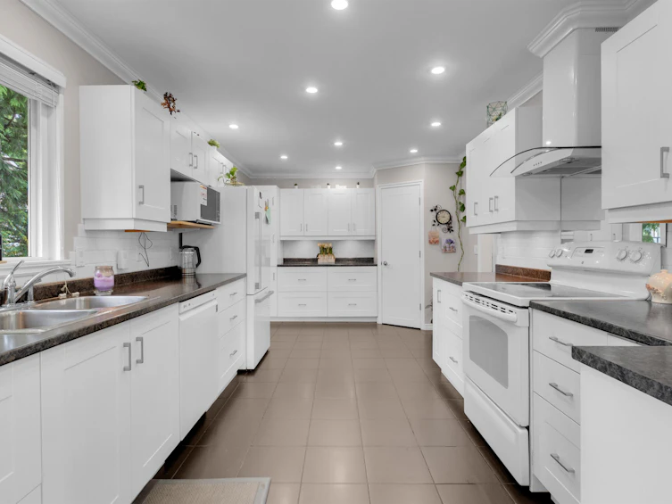 17460 61b Avenue, Surrey, BC, V3S 5K6 - 3