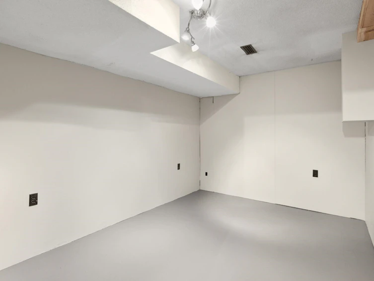 1142 Premier Street, North Vancouver, BC, V7J 2H3 - 24