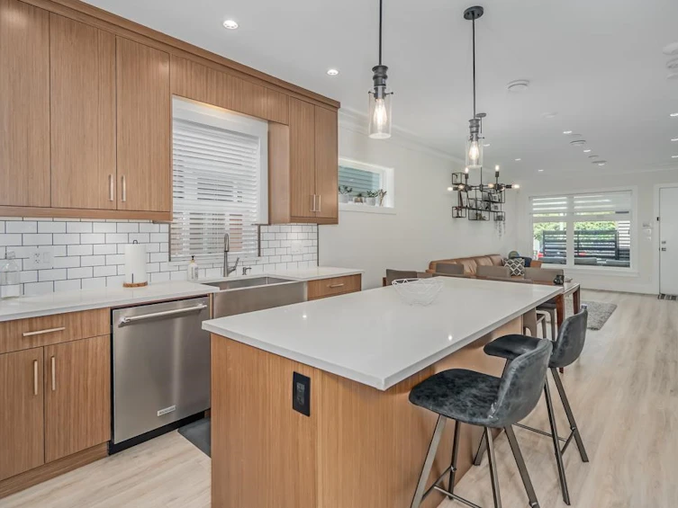 10631 Williams Road, Richmond, BC, V7A 1H9 - 10