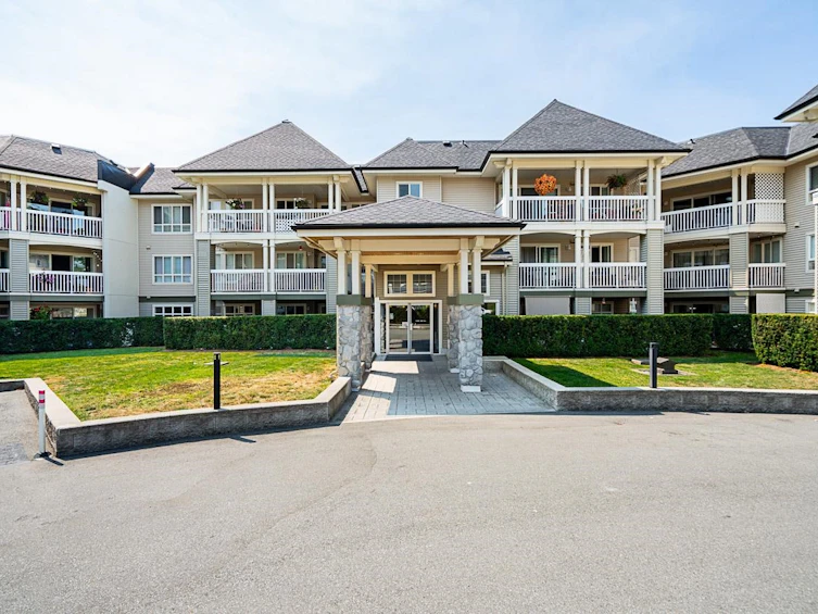 330-22020 49 Avenue, Langley, BC, V3A 3R9 - 3