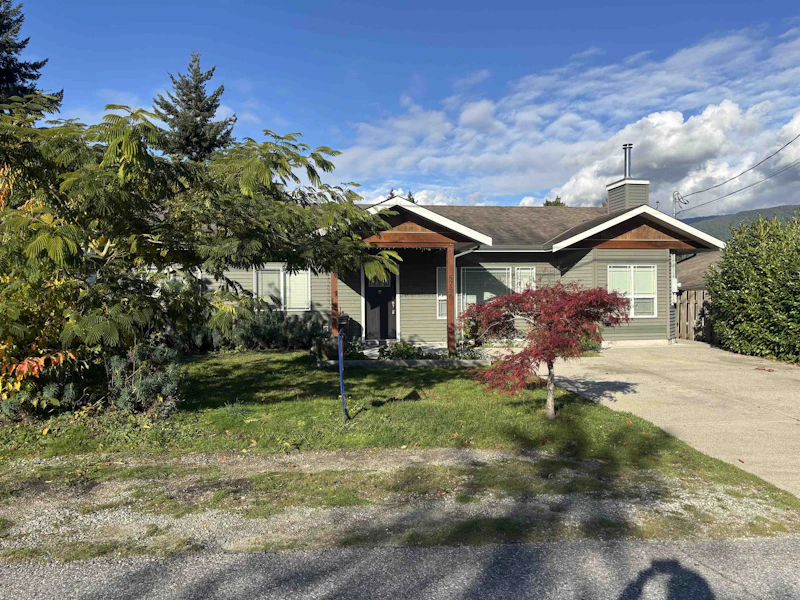 5756 Neptune Road, Sechelt BC