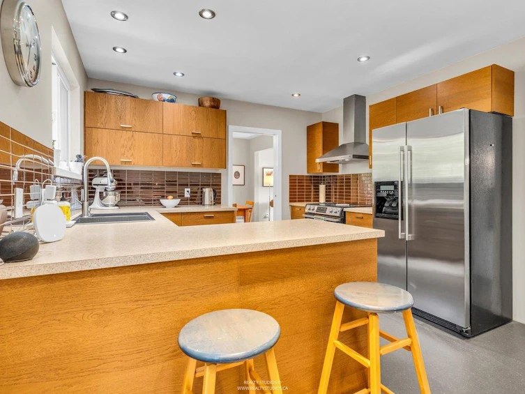 999 53a Street, Delta, BC, V4M 3E2 - 4