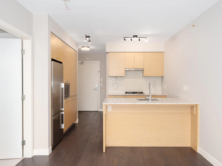 605-6180 Cooney Road, Richmond, BC, V6Y 0H2 - 3