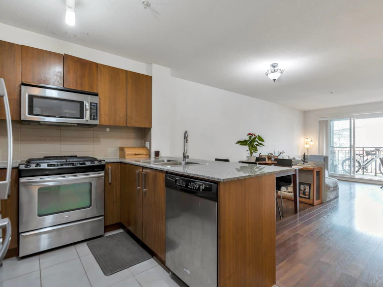 302-5885 Irmin Street, Burnaby, BC, V5J 0C2 - 5