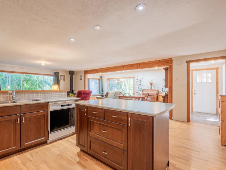5459 Derby Road, Sechelt, BC, V7Z 0M1 - 5