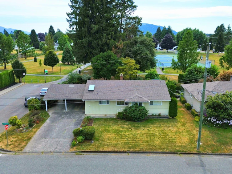 9709 Valemont Street, Chilliwack, BC, V2P 5X1 - 2
