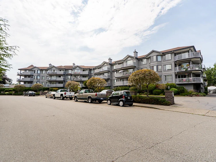 303-5375 205 Street, Langley, BC, V3A 7V7 - 2