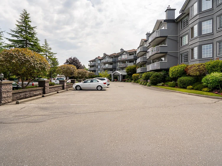 303-5375 205 Street, Langley, BC, V3A 7V7 - 5