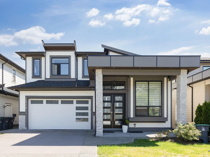 16772 16a Avenue, Surrey BC