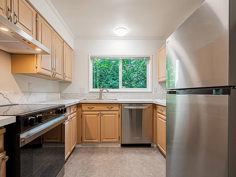 7370 Kokanee Place, Vancouver, BC, V5S 3Y9 - 9