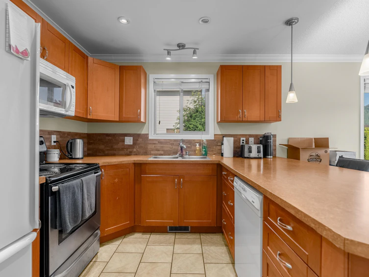 46187 Christina Drive, Chilliwack, BC, V2R 2B6 - 10