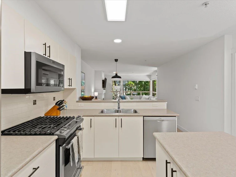 325-801 Klahanie Drive, Port Moody, BC, V3H 5K4 - 8