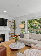 325 801 Klahanie Drive
