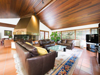 6000 Buckingham Avenue - 4