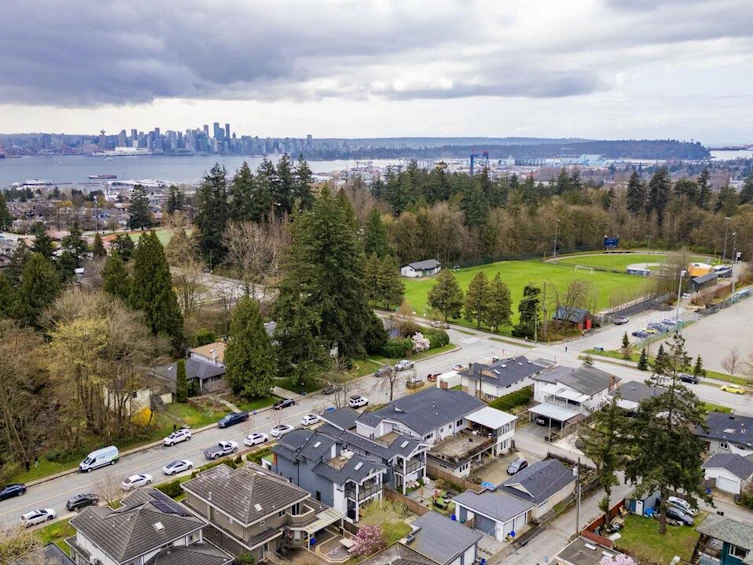 341 W 19th Street, North Vancouver, BC, V7M 1X7 - 30
