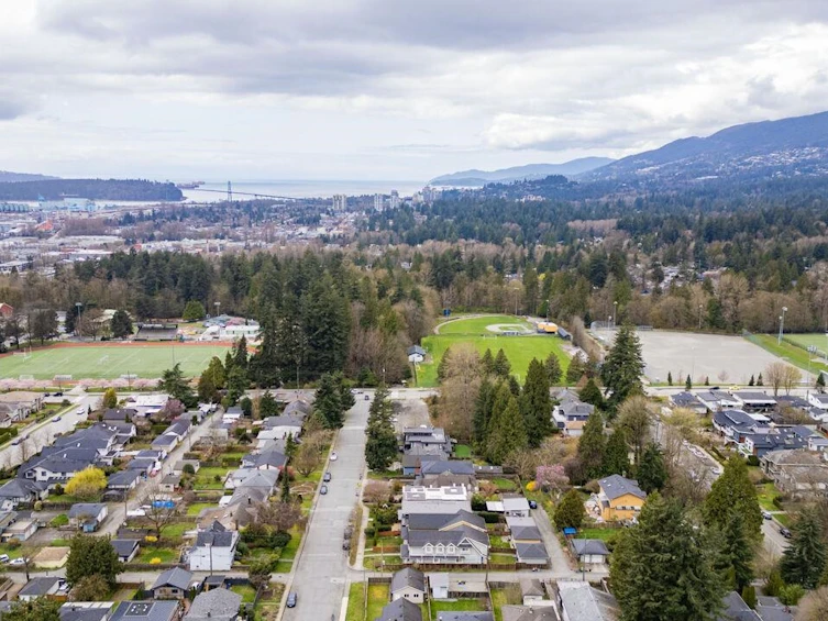 341 W 19th Street, North Vancouver, BC, V7M 1X7 - 4