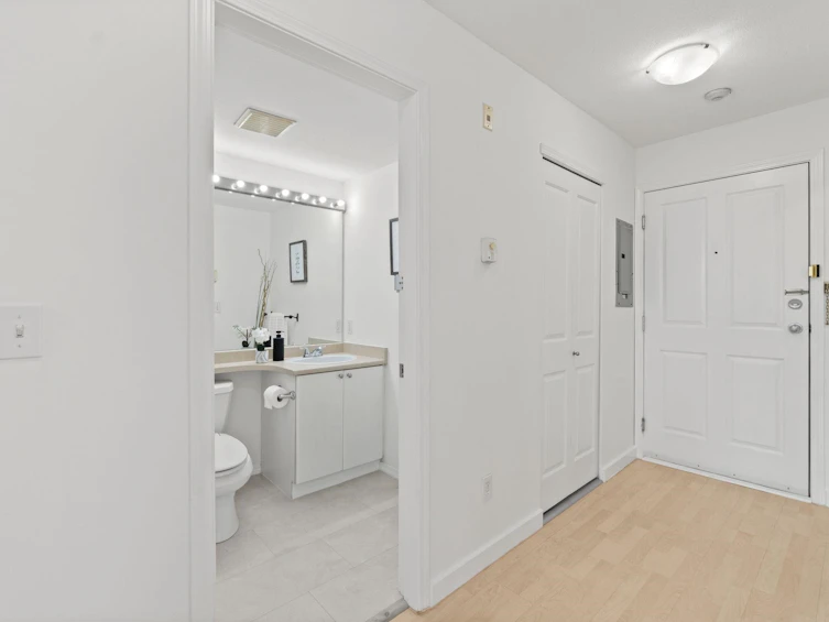 405-10186 155 Street, Surrey, BC, V3R 0R6 - 9