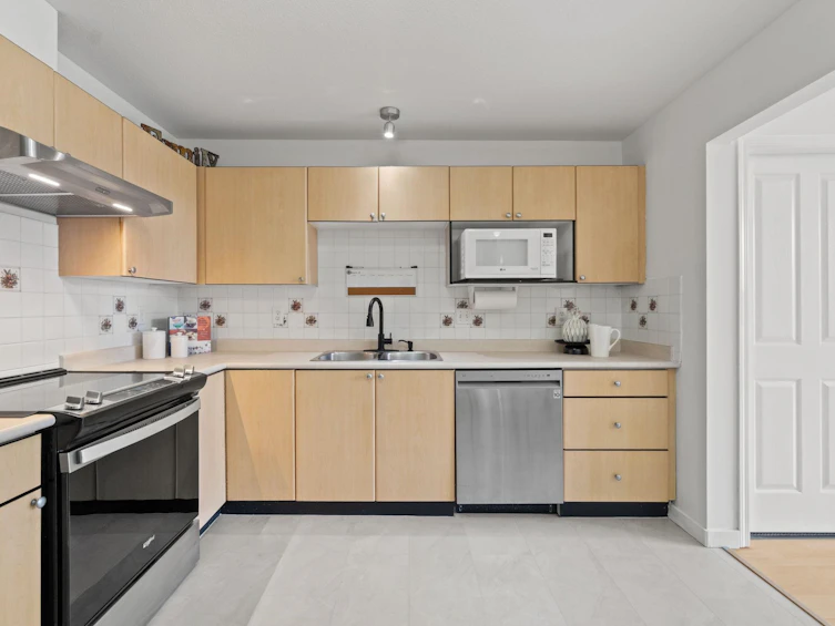 405-10186 155 Street, Surrey, BC, V3R 0R6 - 7
