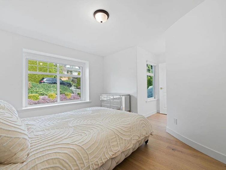 1075 Adderley Street, North Vancouver, BC, V7L 1T4 - 26