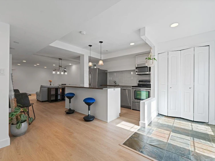 1075 Adderley Street, North Vancouver, BC, V7L 1T4 - 28