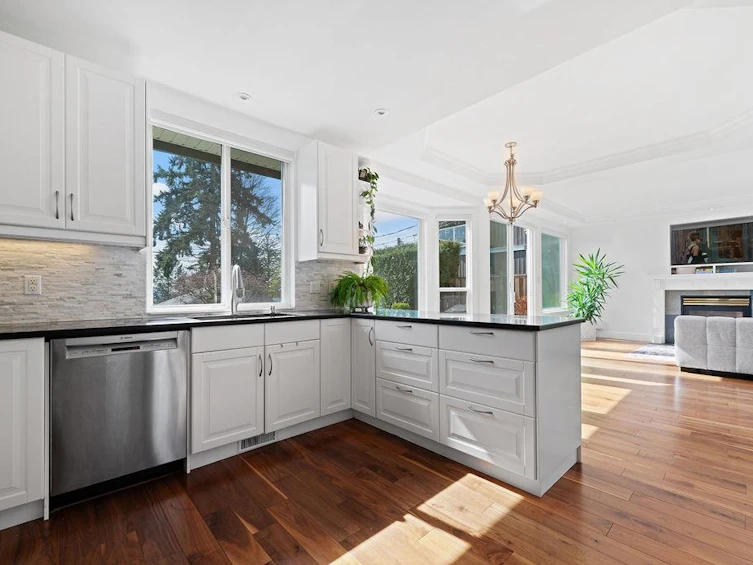 1075 Adderley Street, North Vancouver, BC, V7L 1T4 - 5