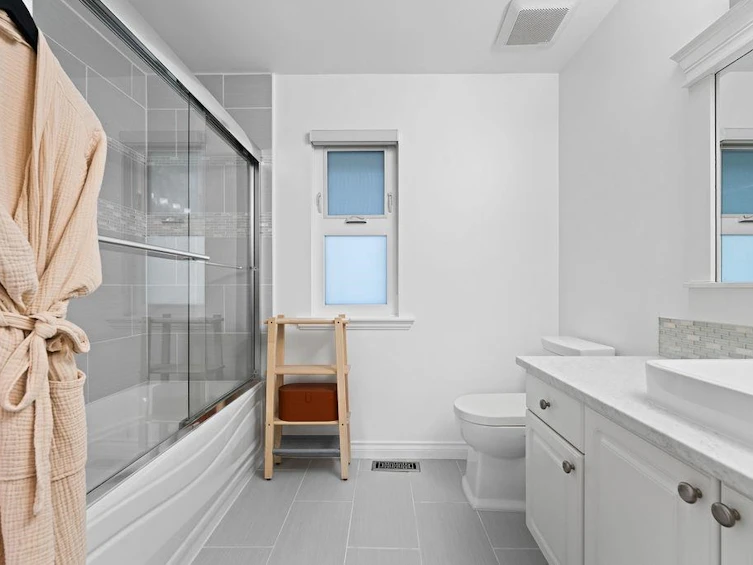 1075 Adderley Street, North Vancouver, BC, V7L 1T4 - 25
