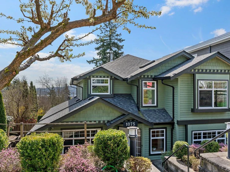 1075 Adderley Street, North Vancouver, BC, V7L 1T4
