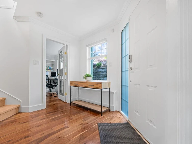1075 Adderley Street, North Vancouver, BC, V7L 1T4 - 2