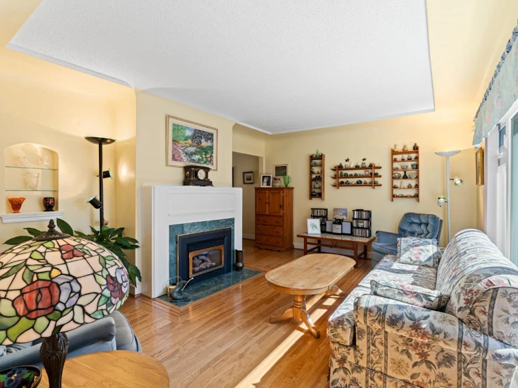 1415 London Street, New Westminster, BC, V3M 3C3 - 4