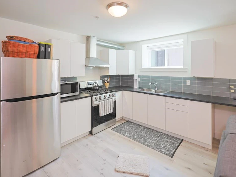 5855 St. George Street, Vancouver, BC, V5W 2Y4 - 8