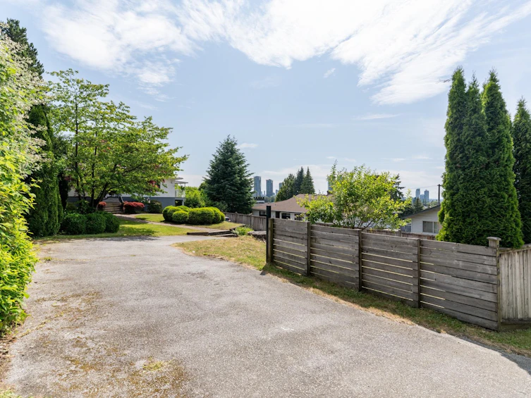 5720 Curtis Street, Burnaby, BC, V5B 2A2 - 40
