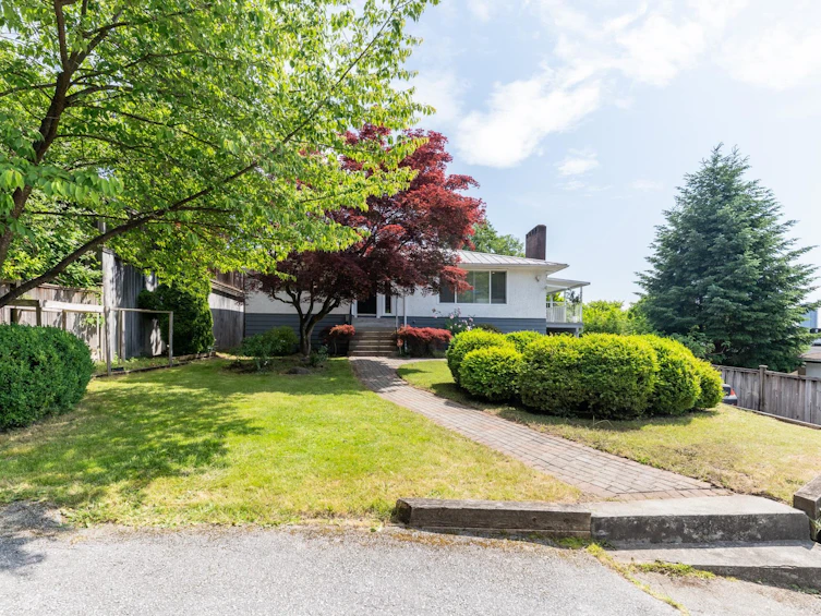 5720 Curtis Street, Burnaby, BC, V5B 2A2 - 2