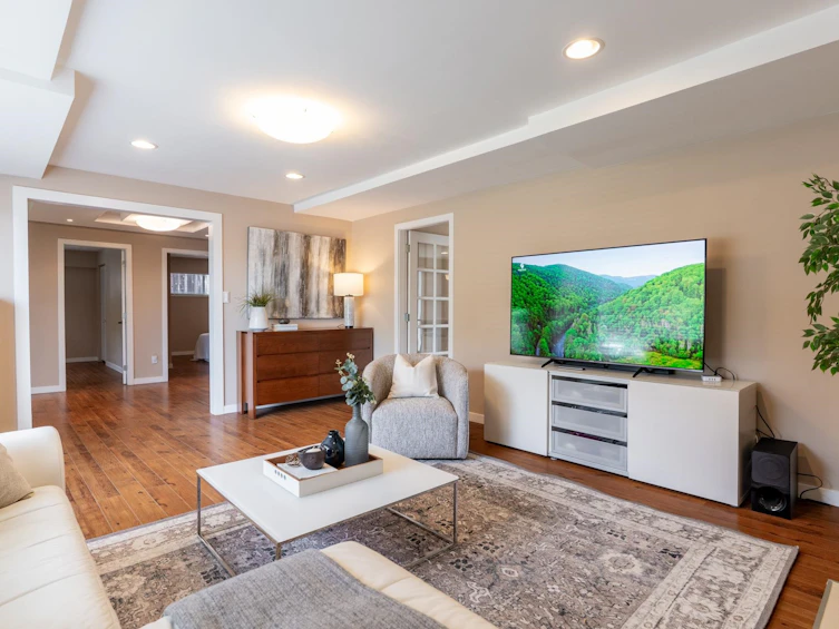 5720 Curtis Street, Burnaby, BC, V5B 2A2 - 5