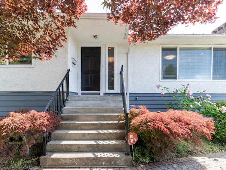 5720 Curtis Street, Burnaby, BC, V5B 2A2