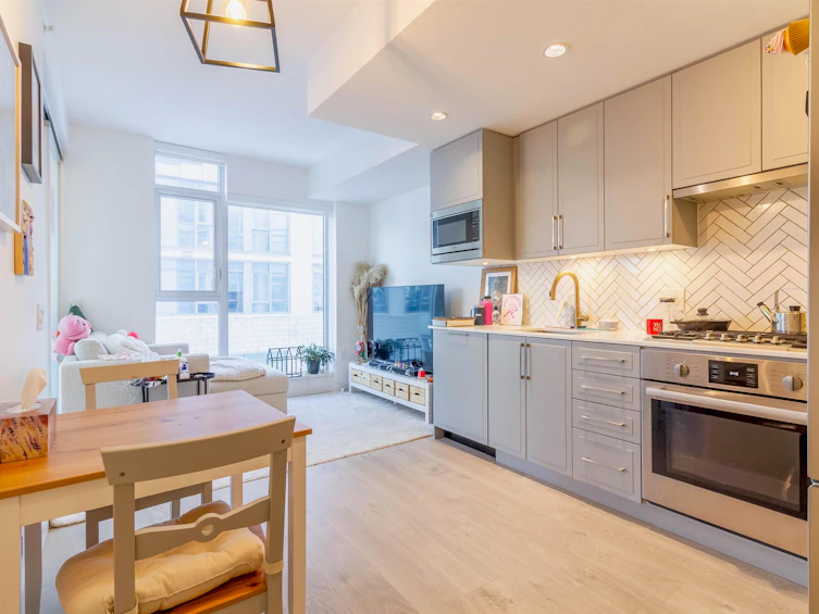 302-2435 Kingsway, Vancouver, BC, V5R 5G8 - 2