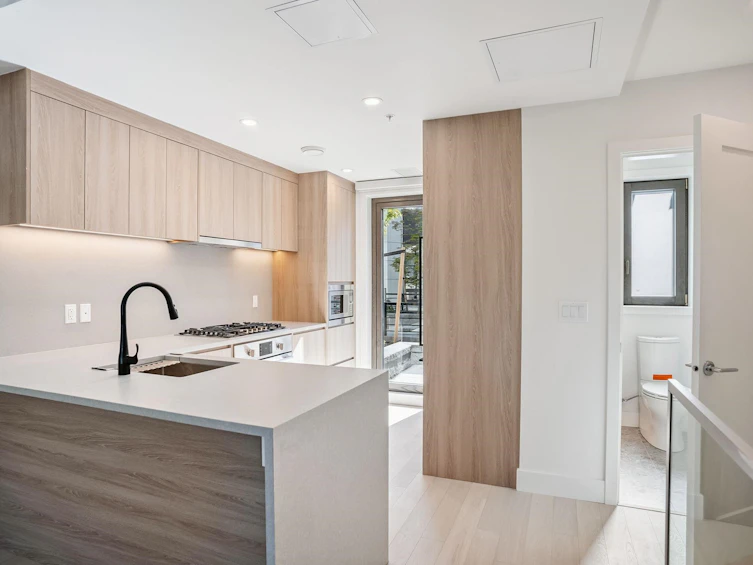 6268 Oak Street, Vancouver, BC, V6M 2W4 - 2